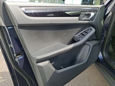 2023 Porsche Macan Base
