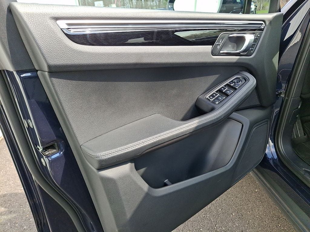 2023 Porsche Macan Base