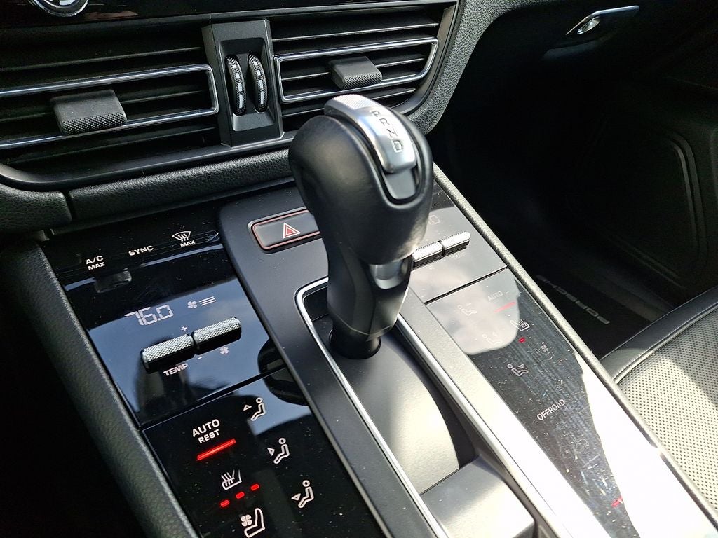 2023 Porsche Macan Base