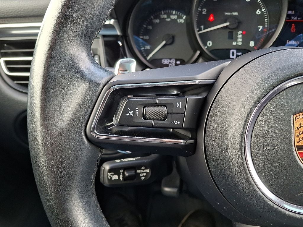 2023 Porsche Macan Base