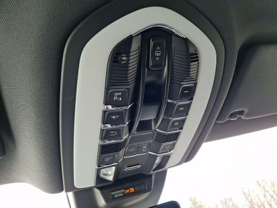 2023 Porsche Macan Base