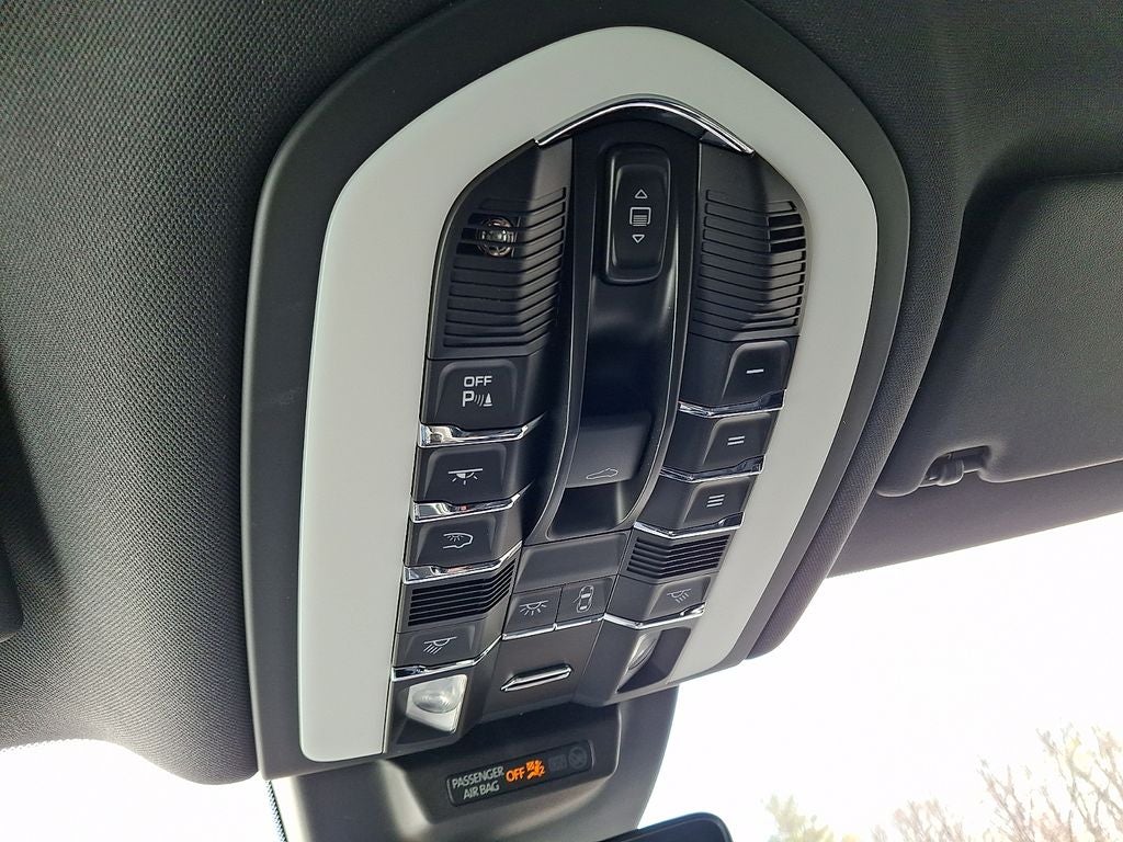 2023 Porsche Macan Base