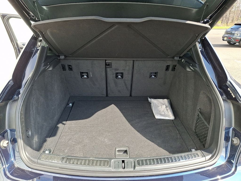 2023 Porsche Macan Base