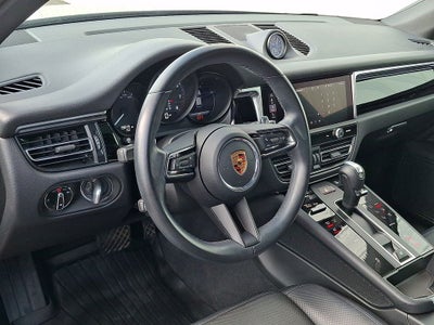 2023 Porsche Macan Base