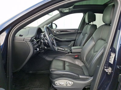 2023 Porsche Macan Base