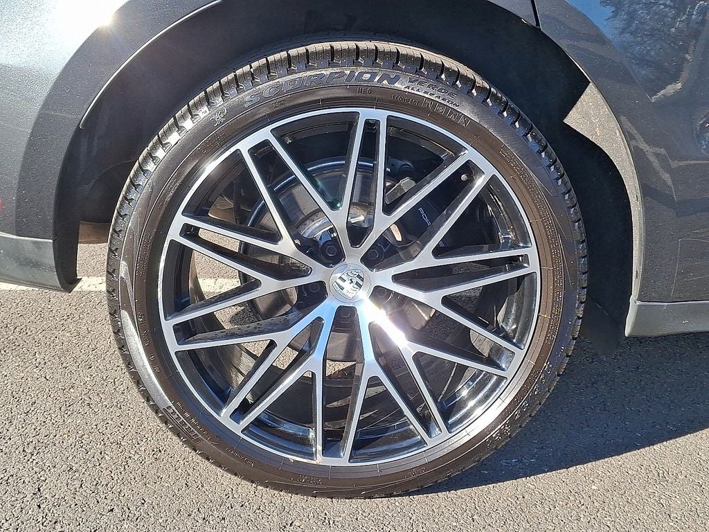 2025 Porsche Macan Base