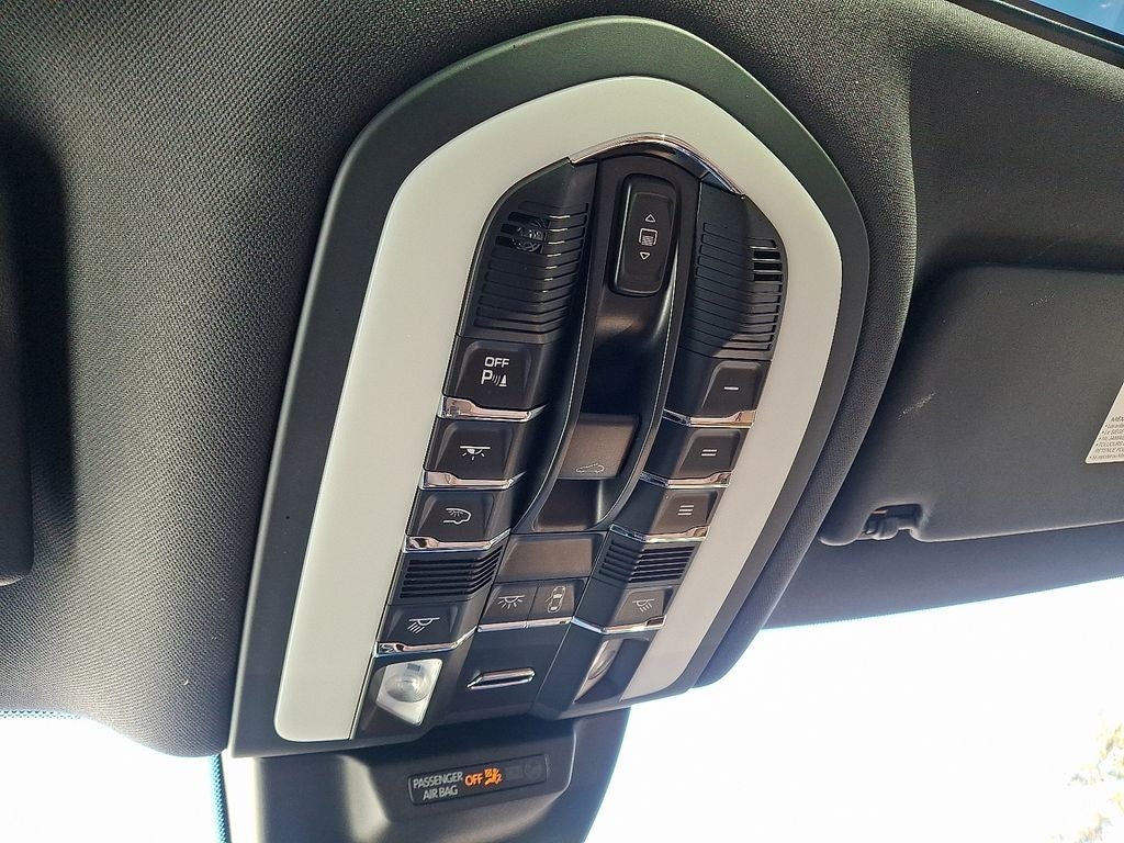 2025 Porsche Macan Base