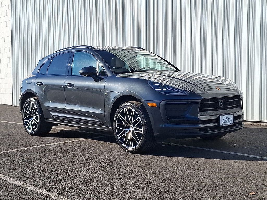 2025 Porsche Macan Base