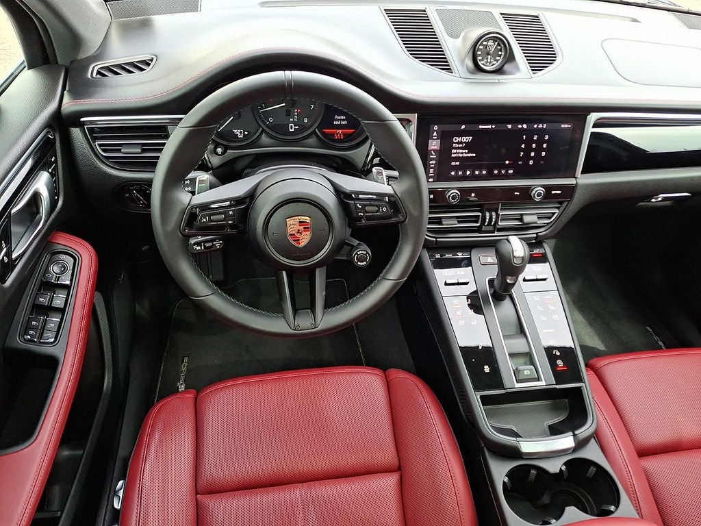2025 Porsche Macan T