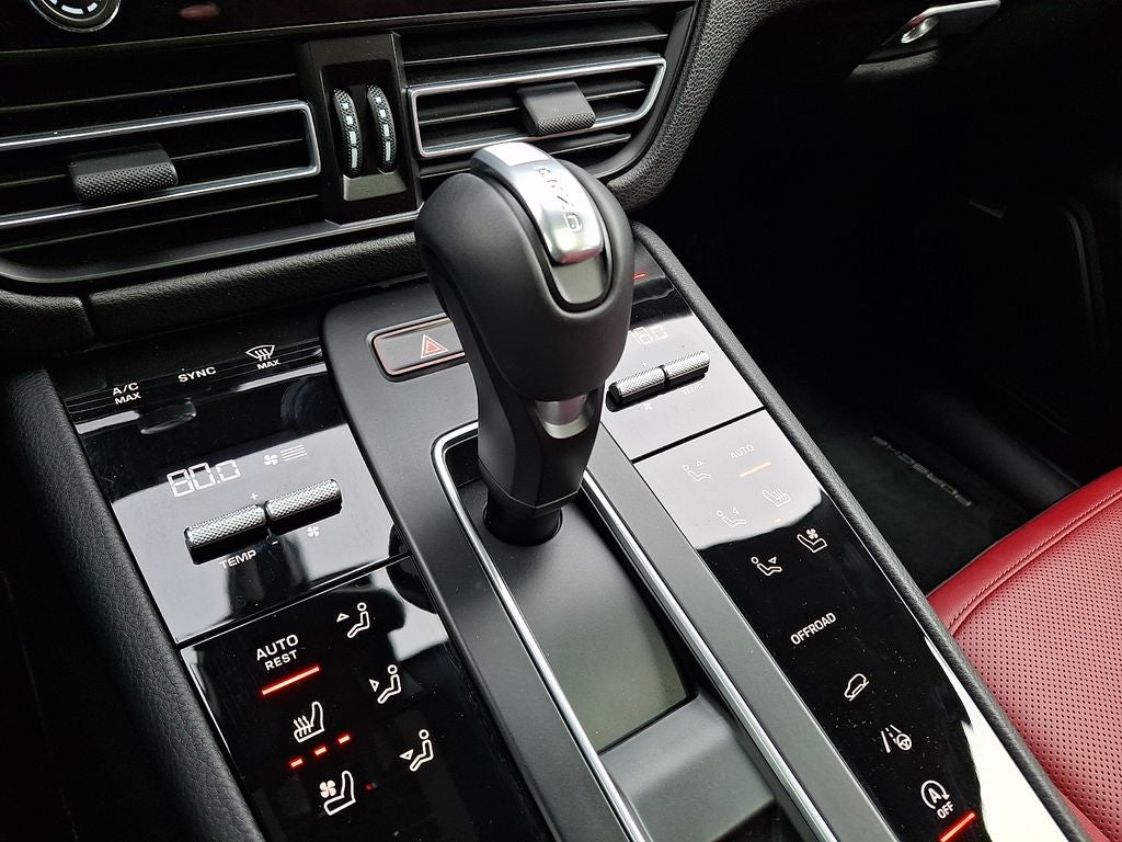 2025 Porsche Macan T