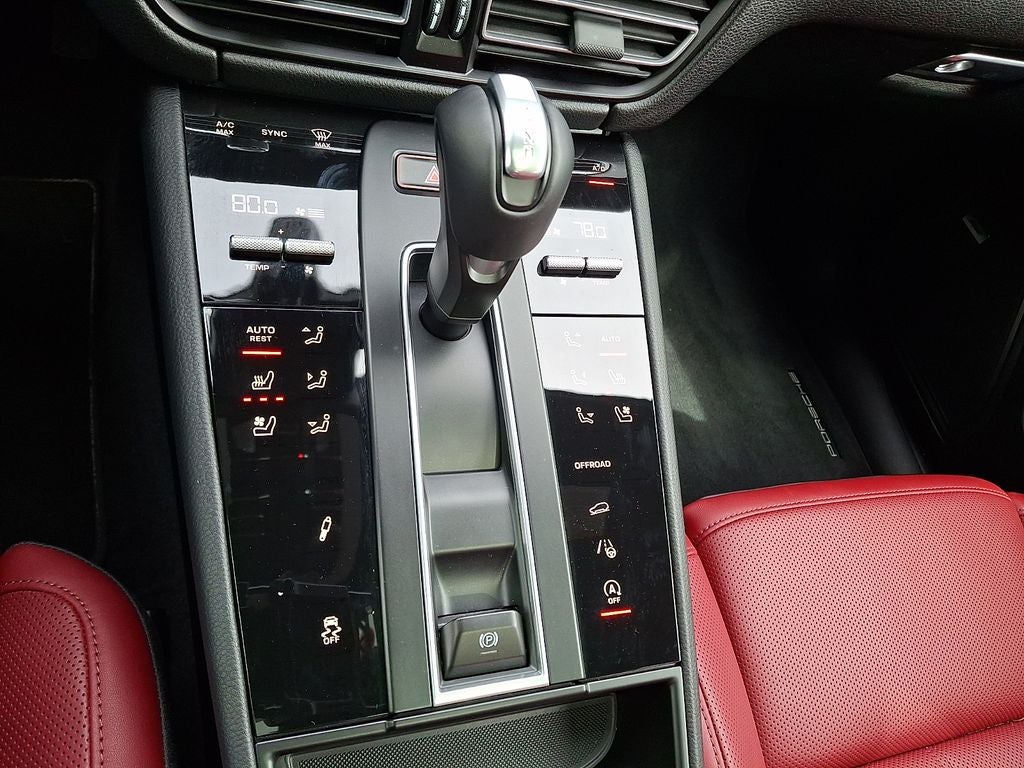 2025 Porsche Macan T