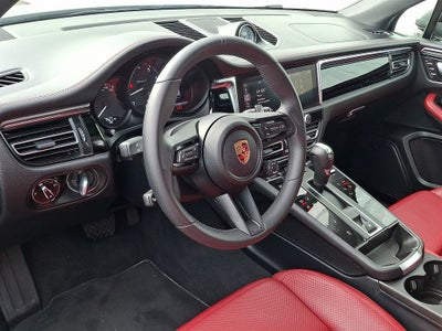 2025 Porsche Macan T