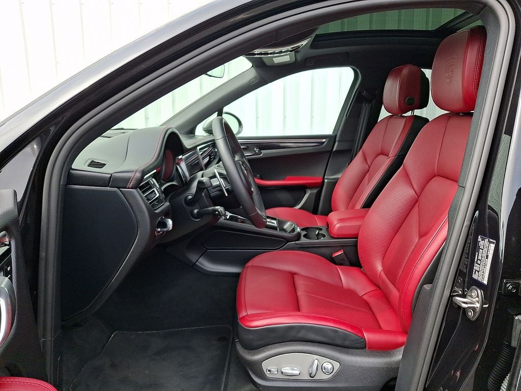2025 Porsche Macan T