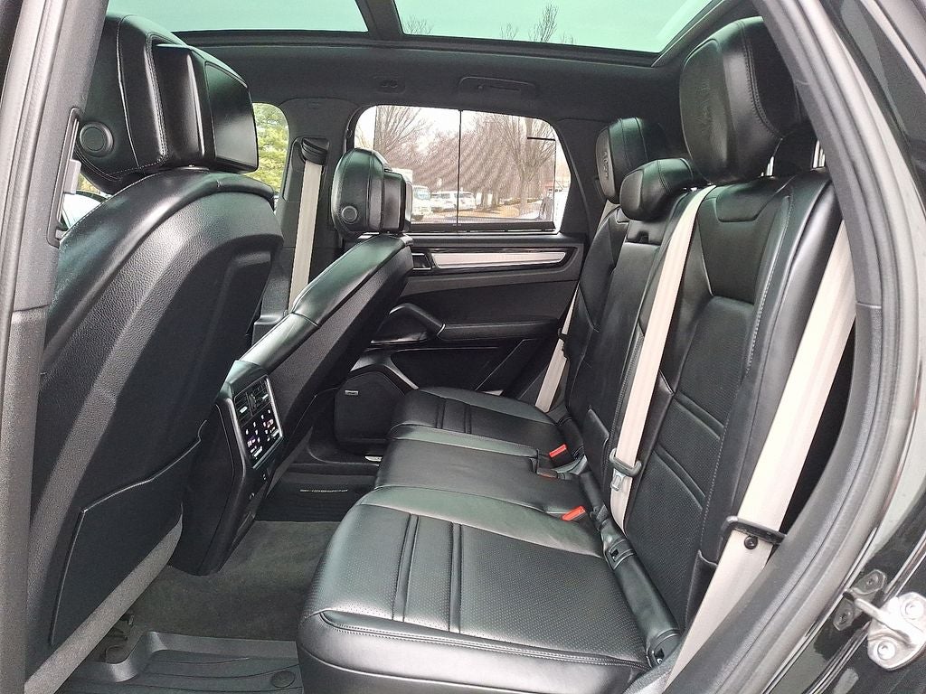 2023 Porsche Cayenne Platinum Edition