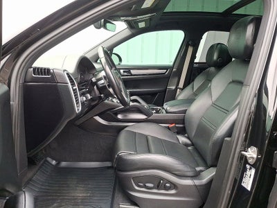 2023 Porsche Cayenne Platinum Edition