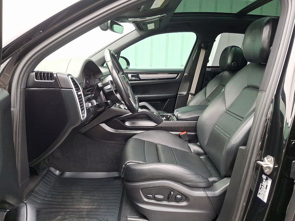 2023 Porsche Cayenne Platinum Edition