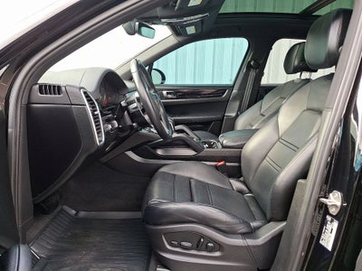 2023 Porsche Cayenne Base