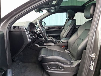 2023 Porsche Cayenne Base