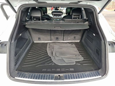2023 Porsche Cayenne Platinum Edition