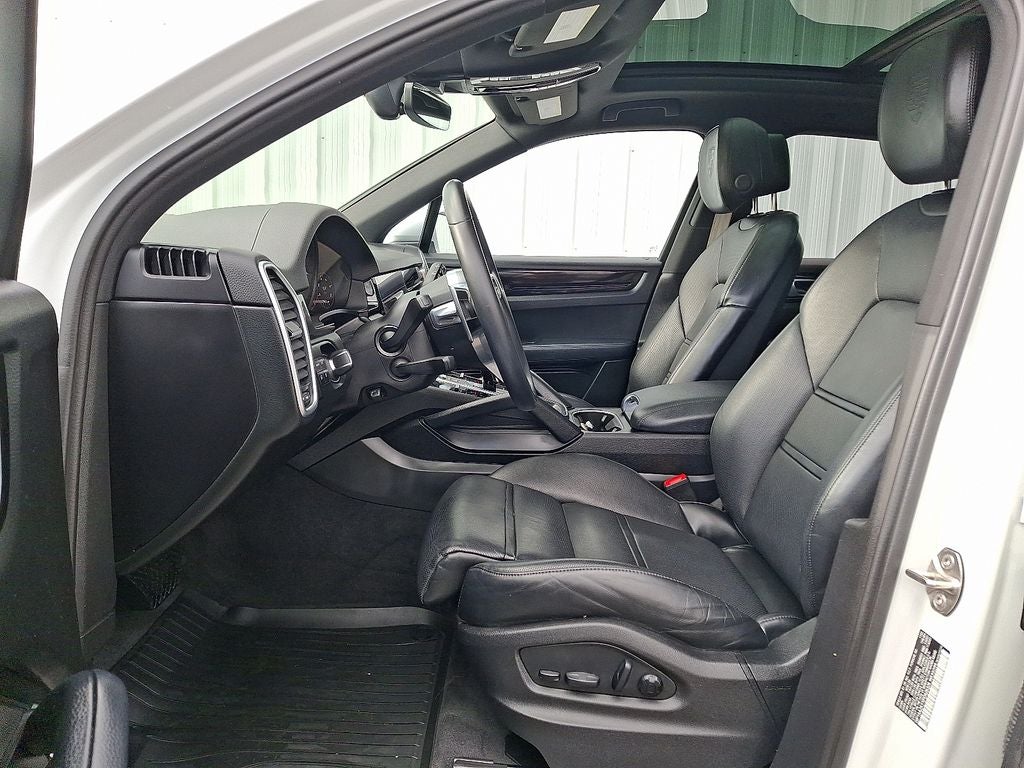 2023 Porsche Cayenne Platinum Edition