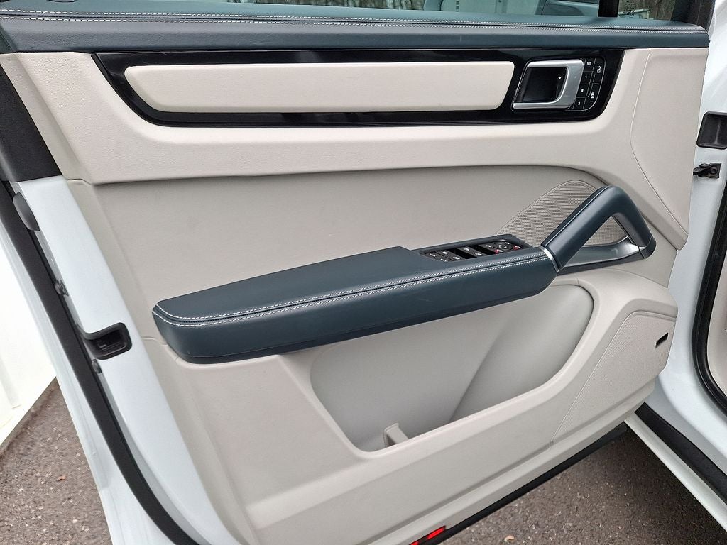 2023 Porsche Cayenne Turbo