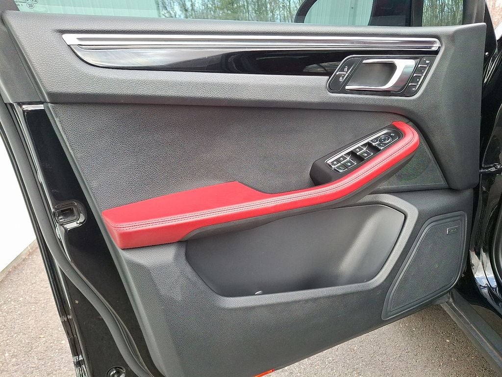 2022 Porsche Macan S