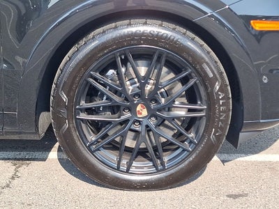 2025 Porsche Cayenne GTS
