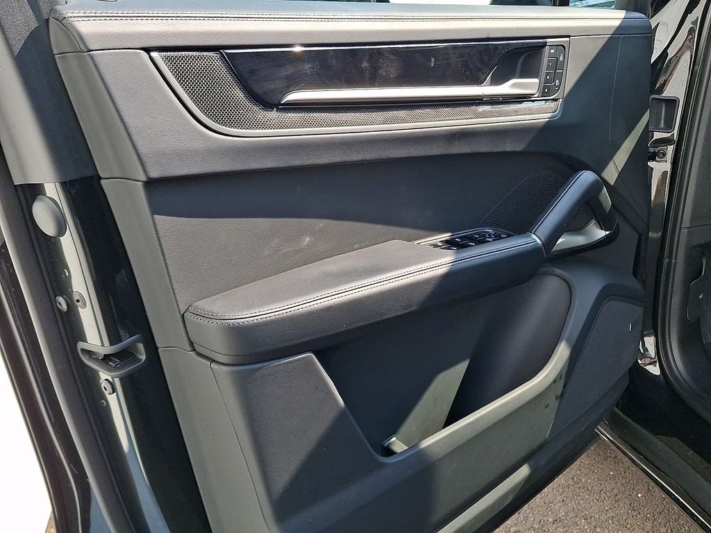 2025 Porsche Cayenne GTS