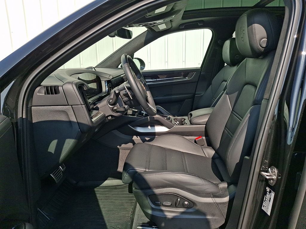 2025 Porsche Cayenne GTS