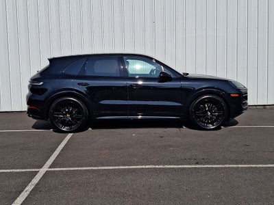 2025 Porsche Cayenne GTS