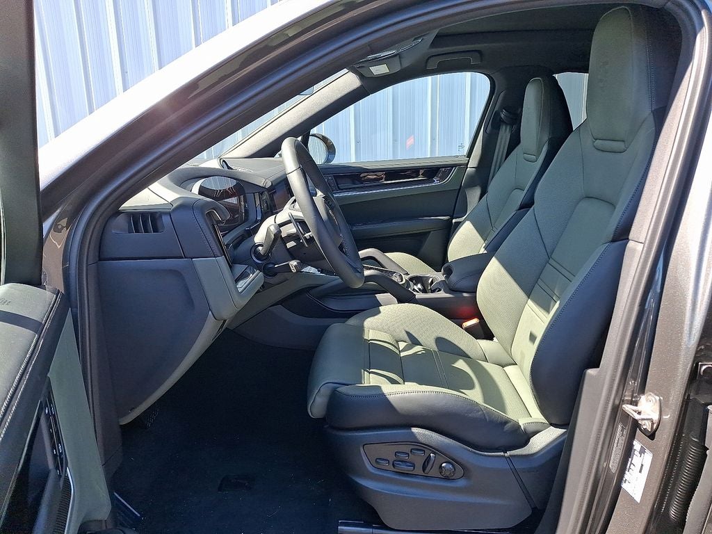 2025 Porsche Cayenne E-Hybrid Coupe Base