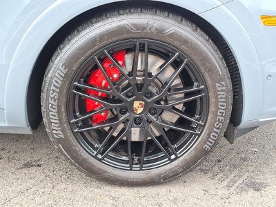 2025 Porsche Cayenne Coupe GTS