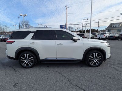 2023 Nissan Pathfinder Platinum
