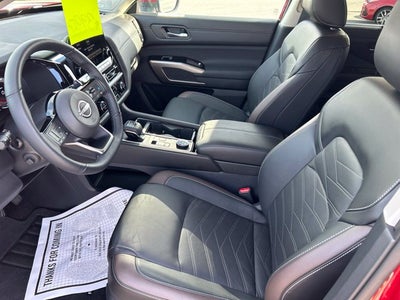 2024 Nissan Pathfinder Platinum