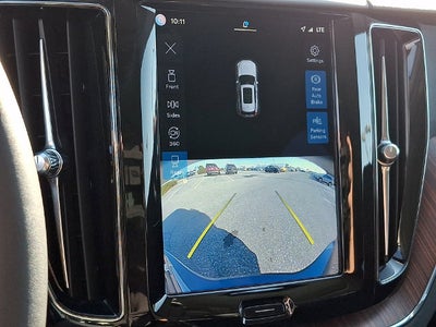 2023 Volvo XC60 B5 Plus Dark Theme