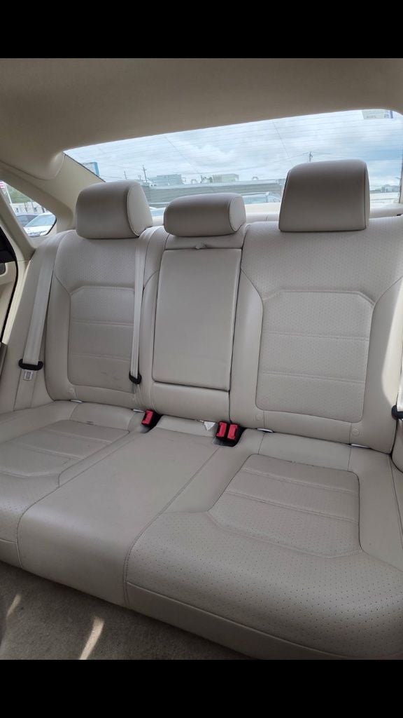 2015 Volkswagen Passat 1.8T SE