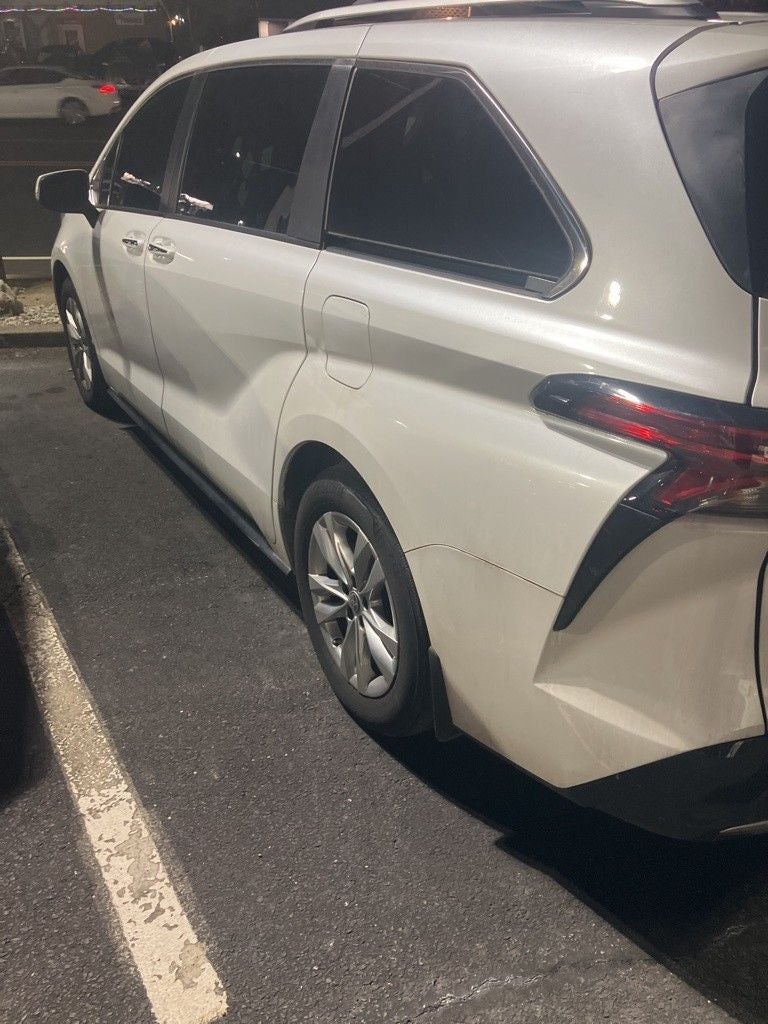 2022 Toyota Sienna Limited 7 Passenger