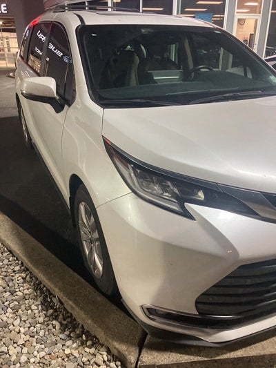 2022 Toyota Sienna Limited 7 Passenger