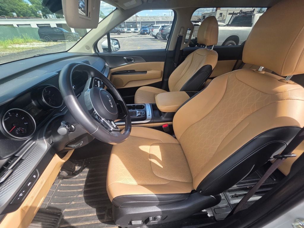 2024 Kia Carnival LX