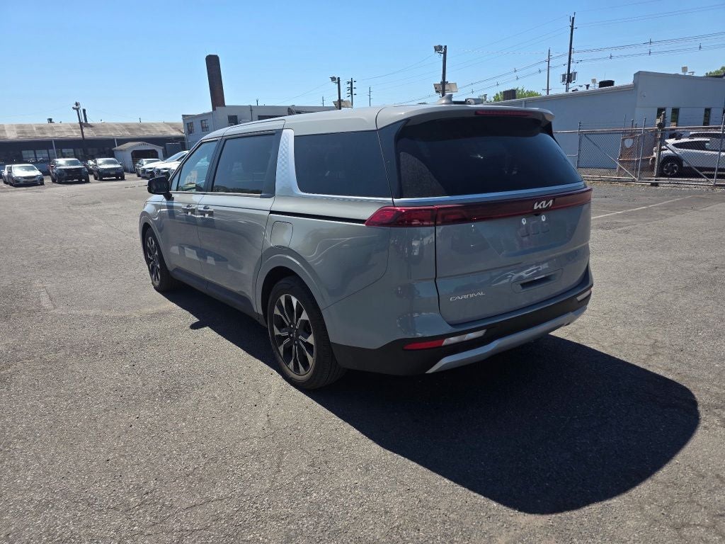 2024 Kia Carnival EX
