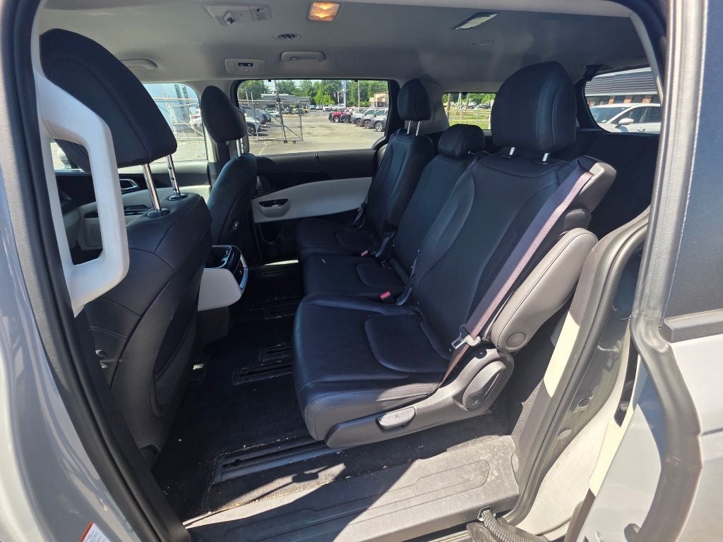 2024 Kia Carnival EX