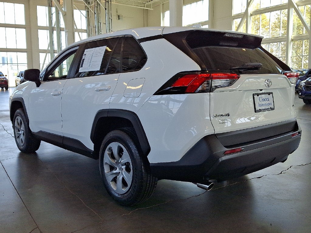 2023 Toyota RAV4 LE