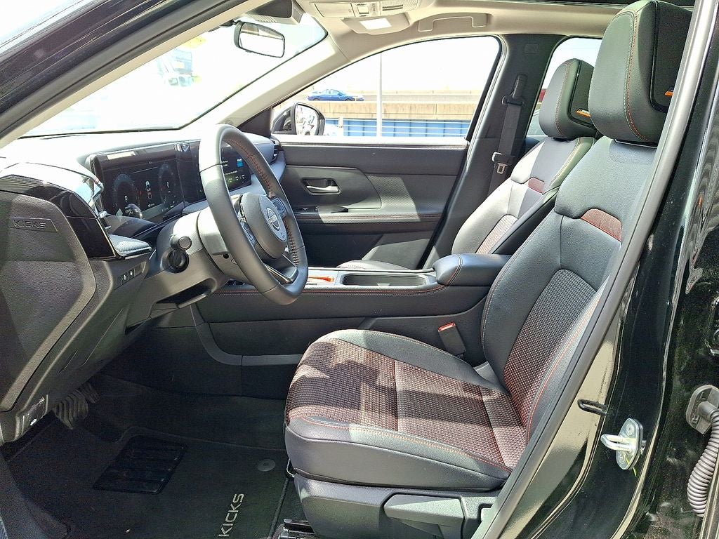 2025 Nissan Kicks SR