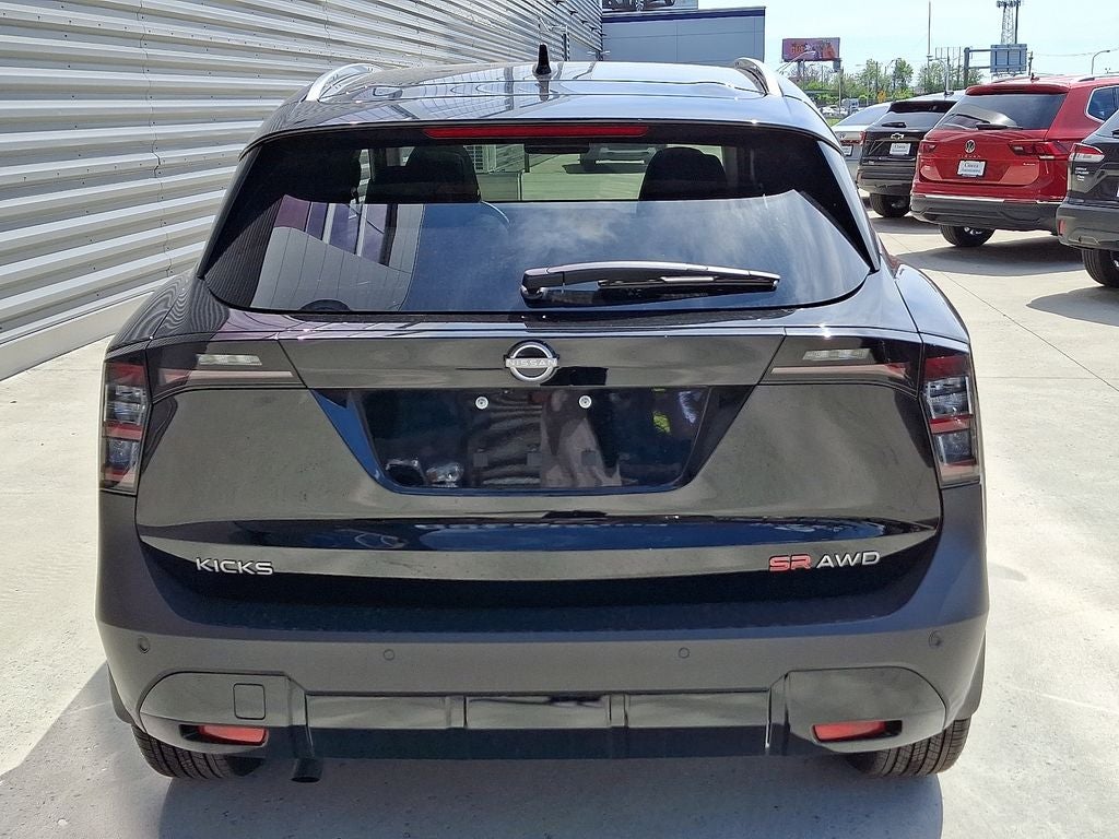 2025 Nissan Kicks SR