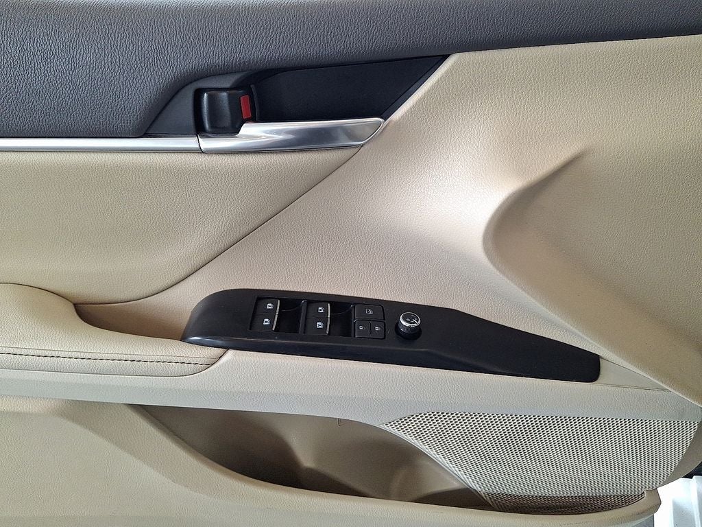 2020 Toyota Camry Hybrid XLE