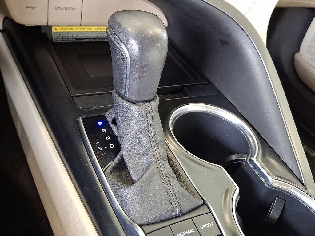 2020 Toyota Camry Hybrid XLE