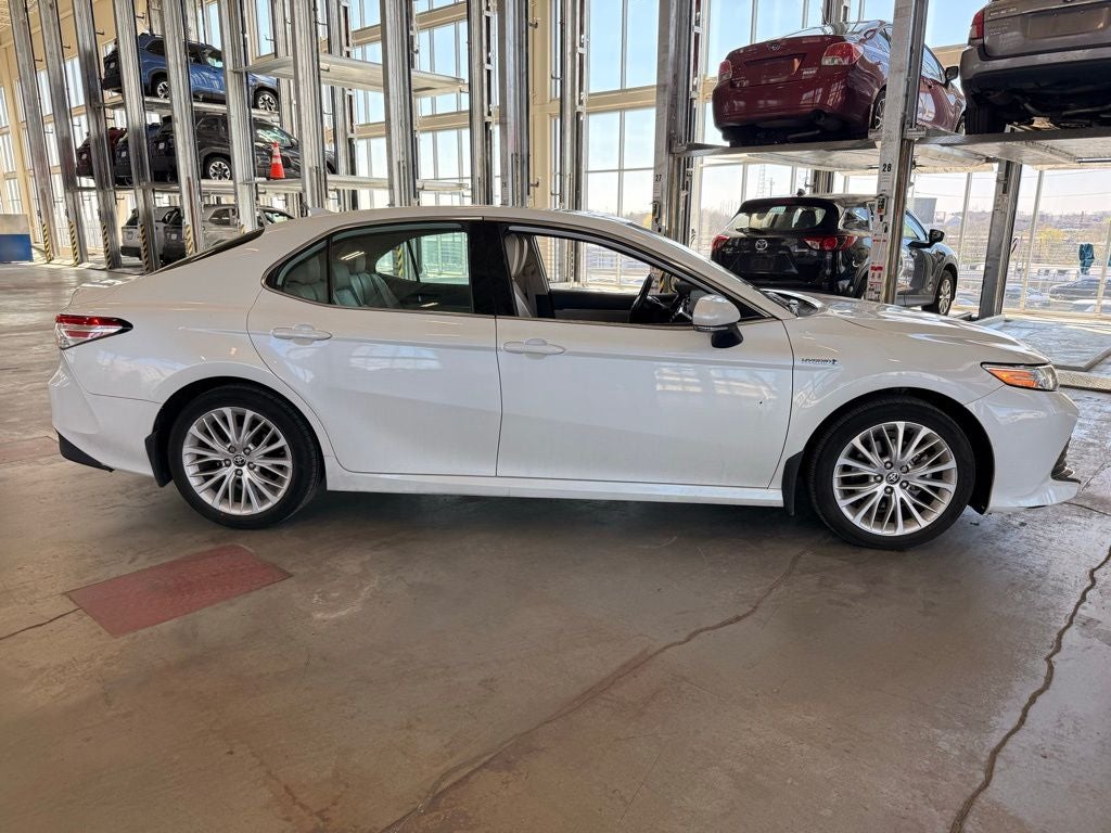 2020 Toyota Camry Hybrid XLE