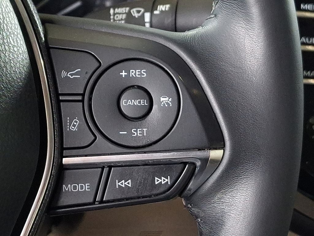2020 Toyota Camry Hybrid XLE