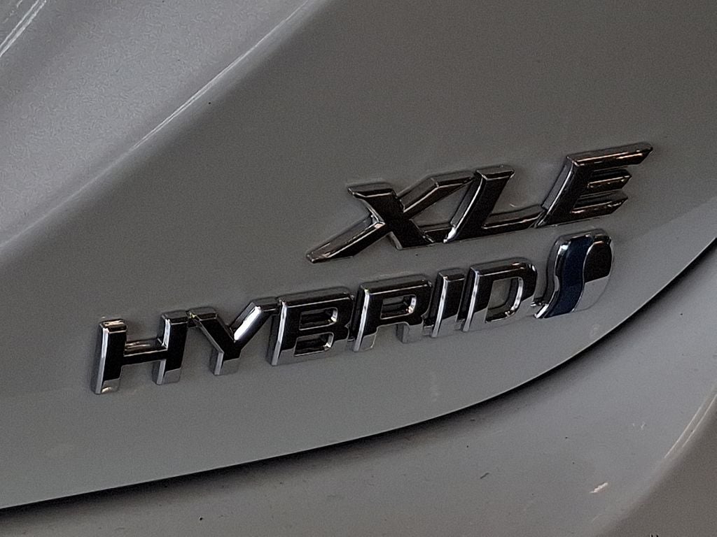 2020 Toyota Camry Hybrid XLE