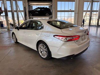 2020 Toyota Camry Hybrid XLE